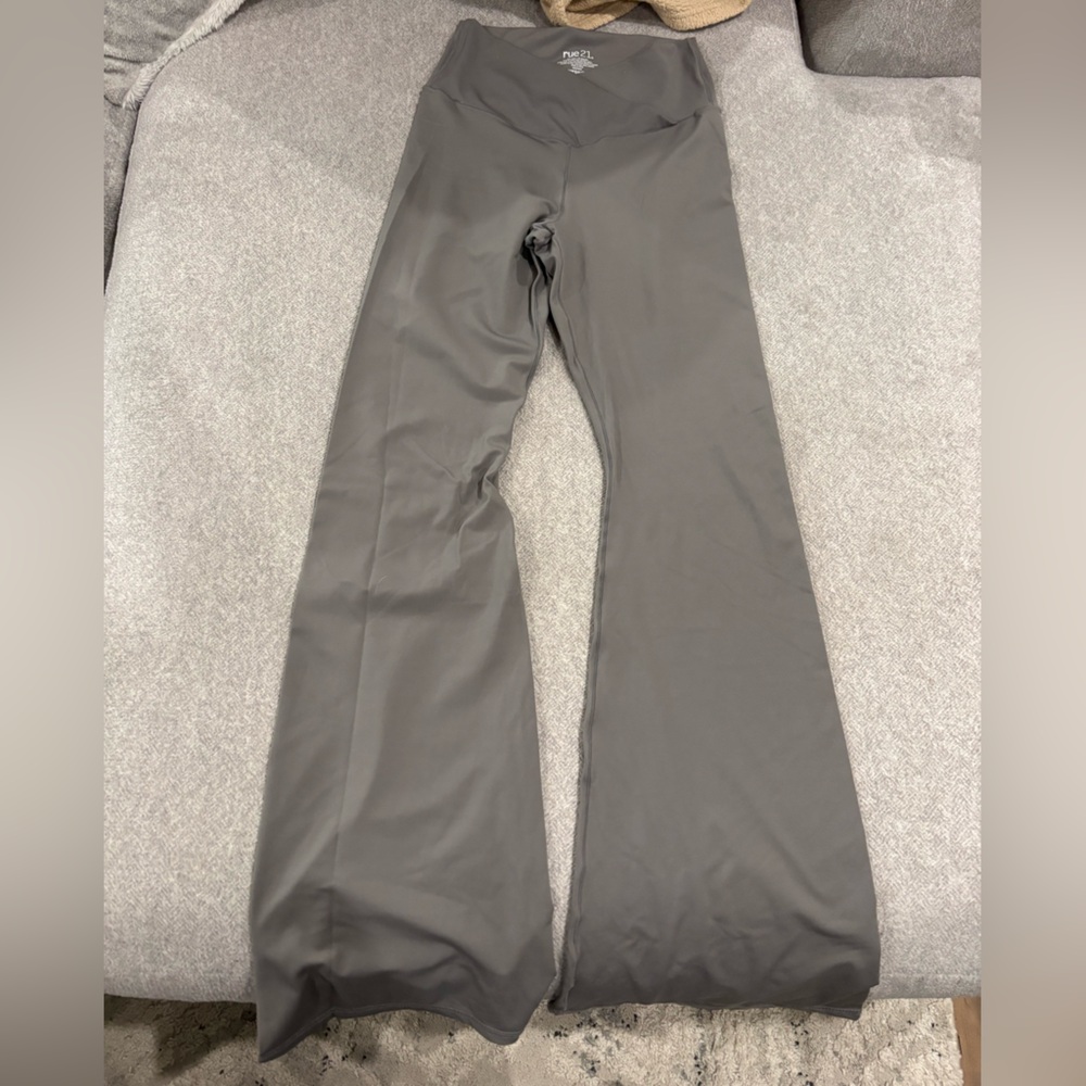 Rue21 Women's Charcoal Flare Leggings